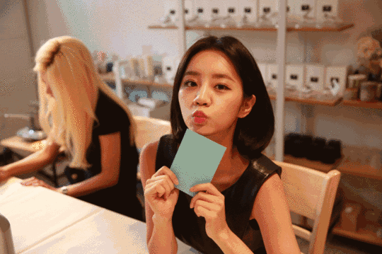 Ů�Ը���ɫ��